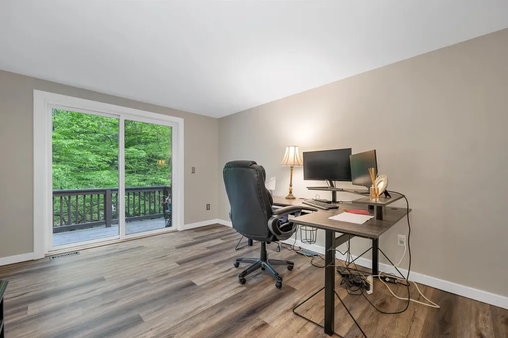 25 Kirriemuir Road Stratham NH 03885