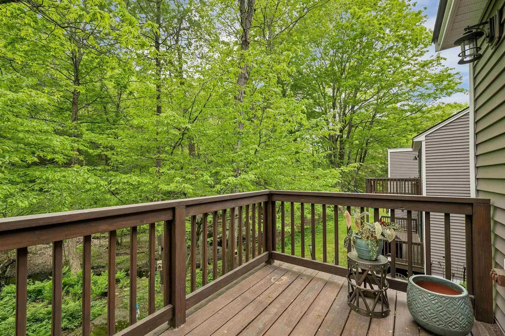 25 Kirriemuir Road Stratham NH 03885