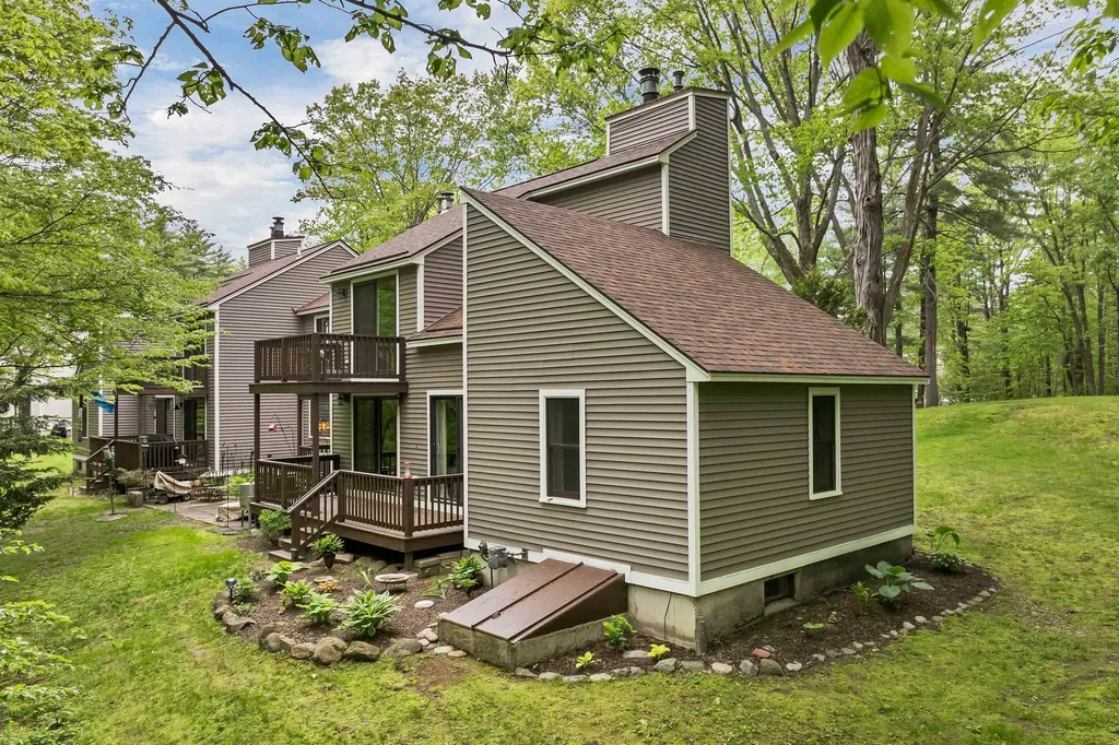 25 Kirriemuir Road Stratham NH 03885