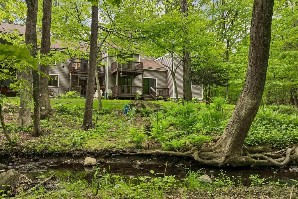 25 Kirriemuir Road Stratham NH 03885