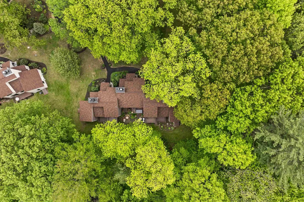 25 Kirriemuir Road Stratham NH 03885