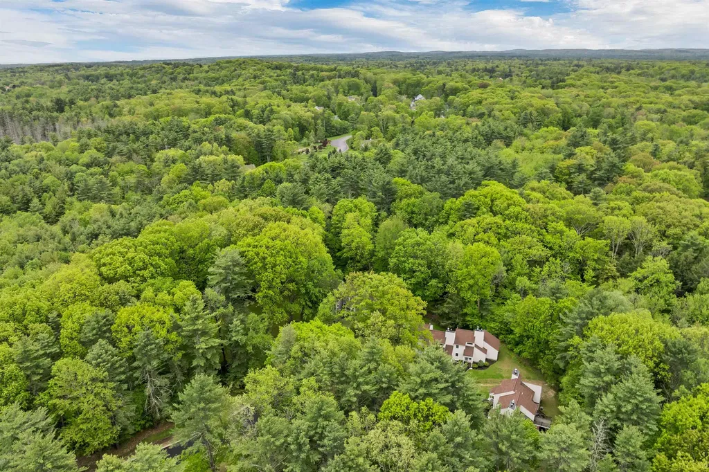 25 Kirriemuir Road Stratham NH 03885