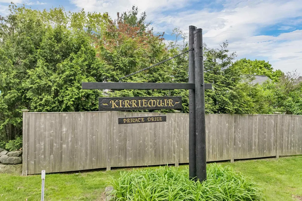 25 Kirriemuir Road Stratham NH 03885