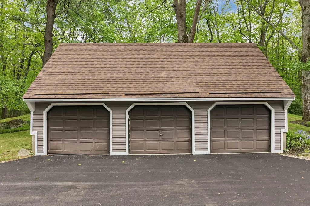 25 Kirriemuir Road Stratham NH 03885