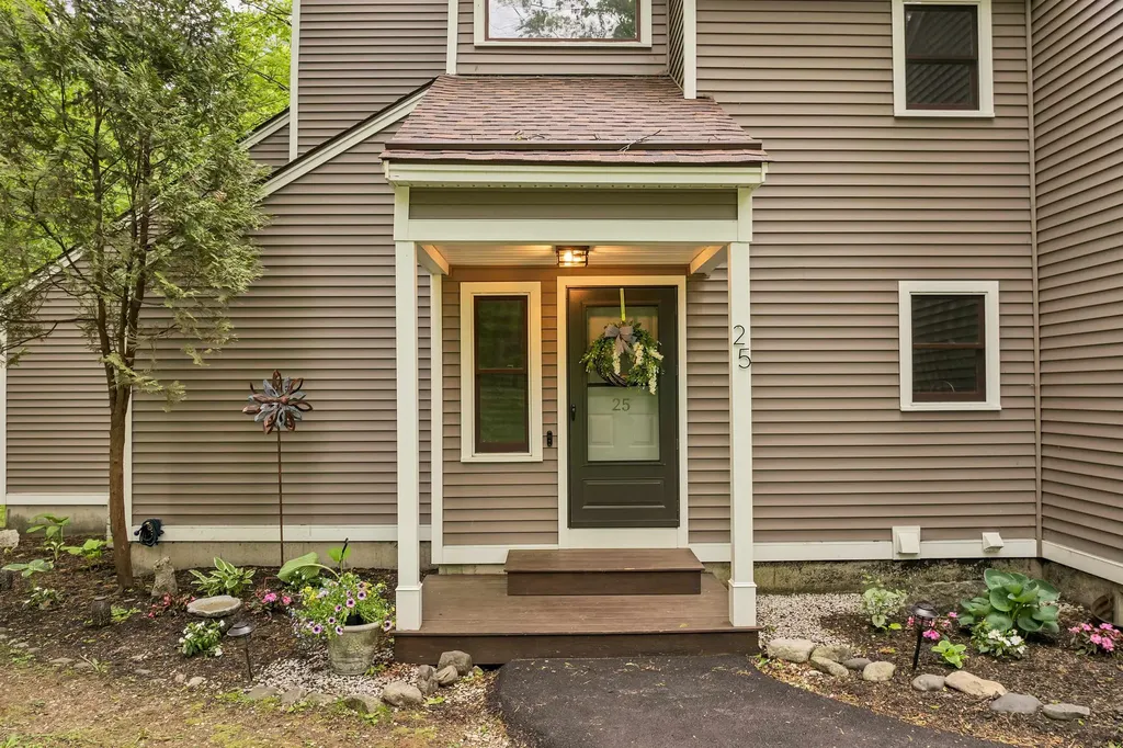 25 Kirriemuir Road Stratham NH 03885