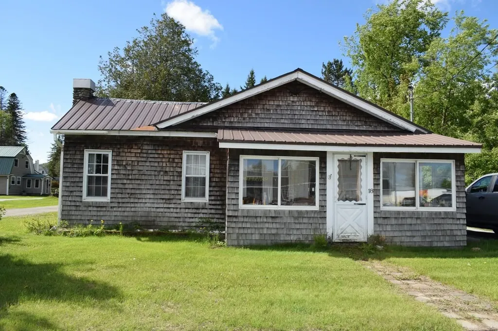 18 Bridge Street Lancaster NH 03584