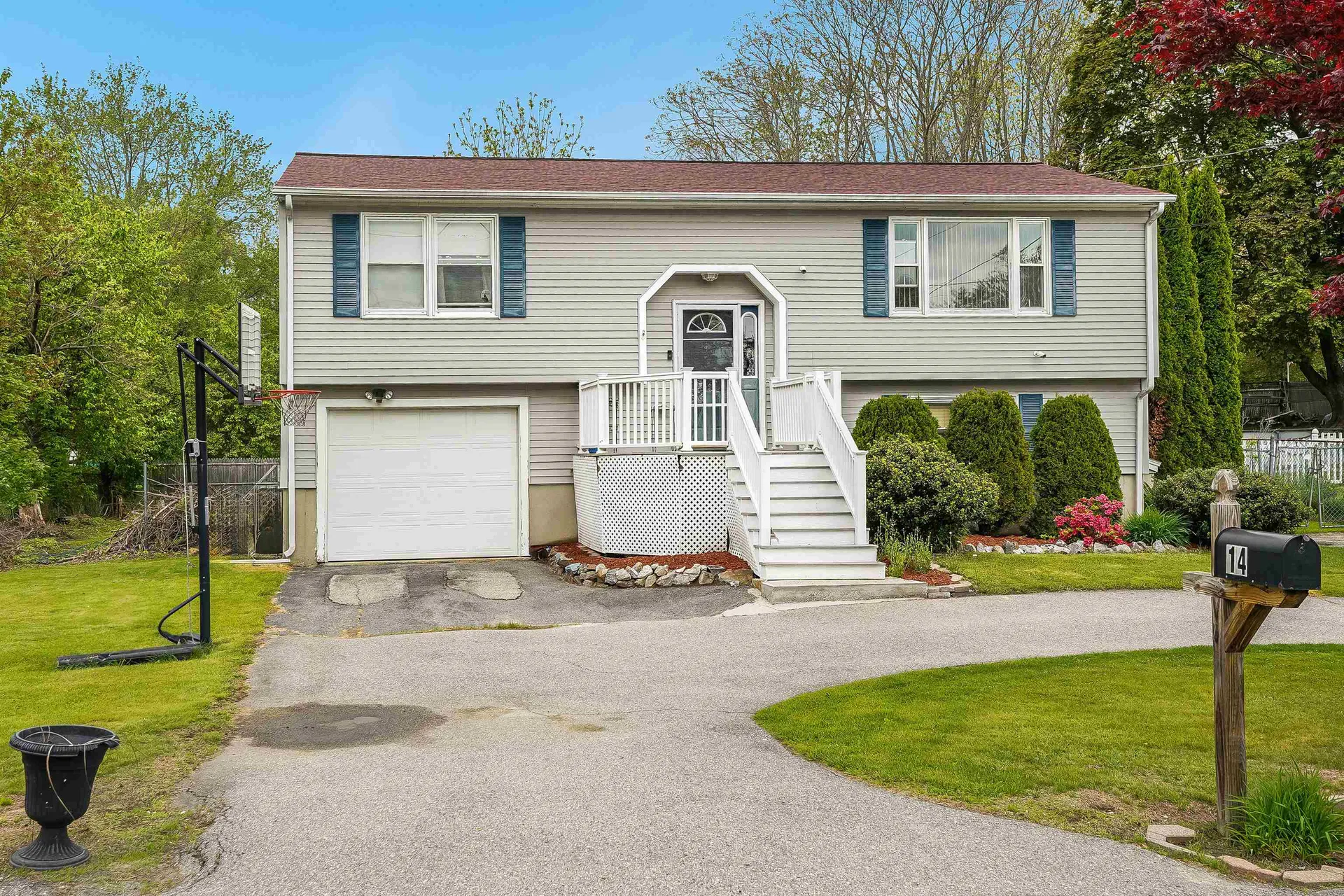 14 Street Marys Lane Salem NH 03079