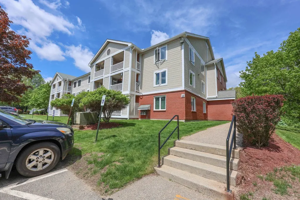 11 Timberwood Drive Goffstown NH 03045