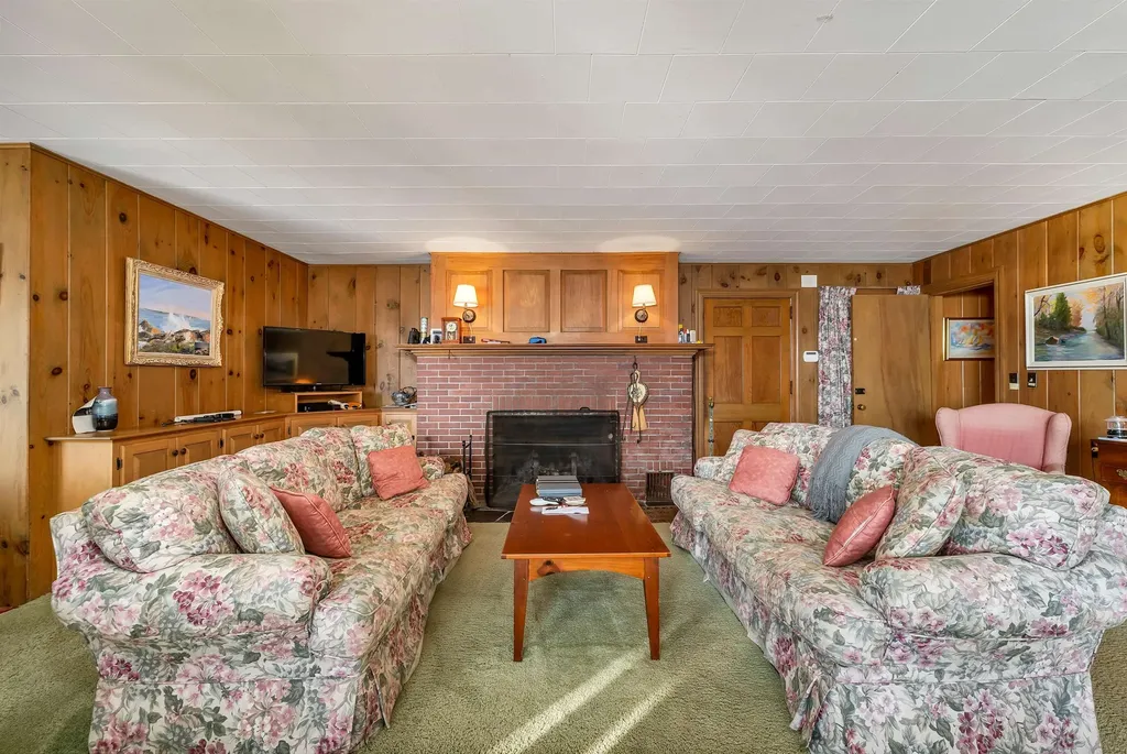 74 Keewaydin Road Wolfeboro NH 03894