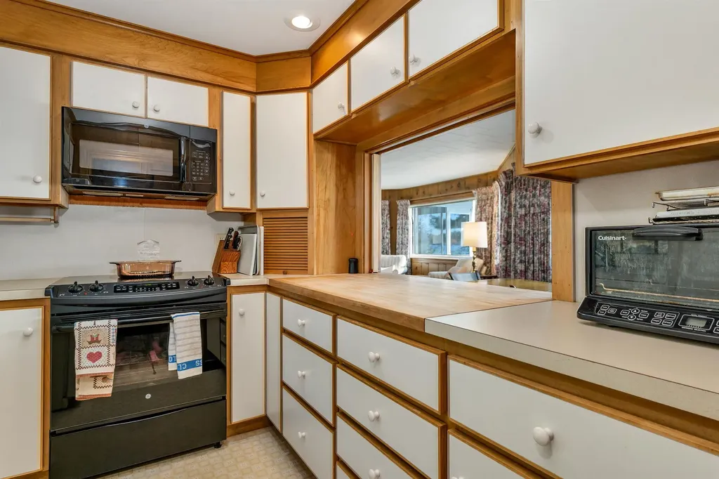 74 Keewaydin Road Wolfeboro NH 03894