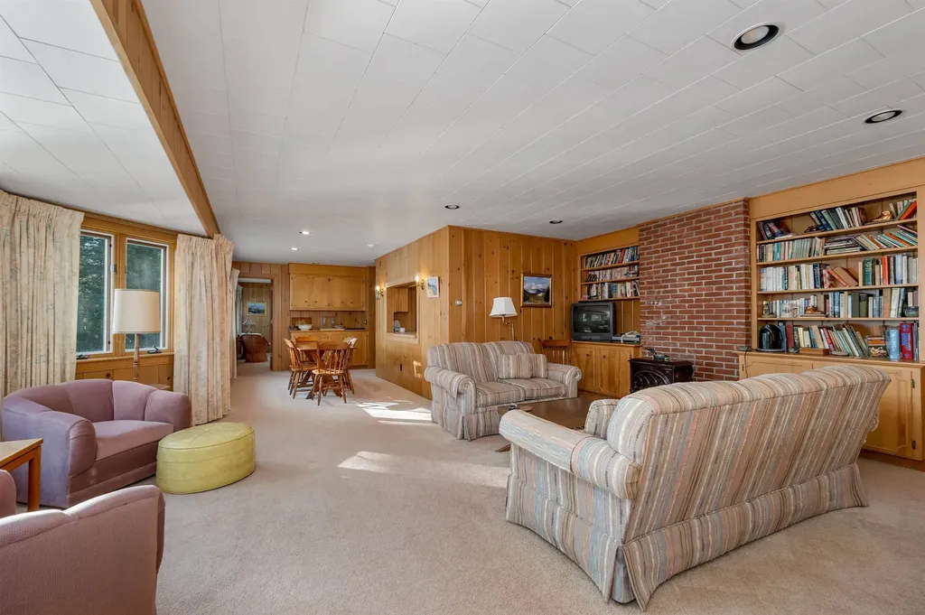 74 Keewaydin Road Wolfeboro NH 03894