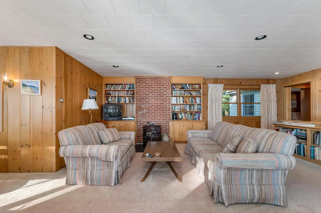 74 Keewaydin Road Wolfeboro NH 03894