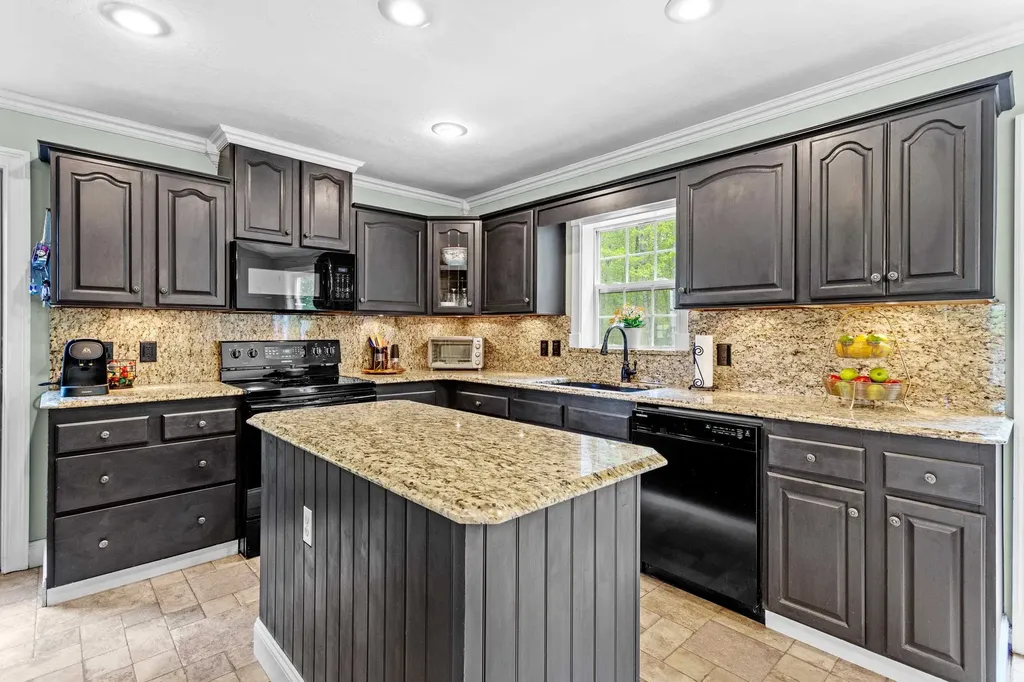 29 Tasker Shore Drive Northwood NH 03261