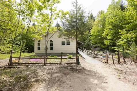 11 Henry Drive Effingham NH 03882-4406