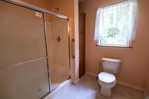 11 Henry Drive Effingham NH 03882-4406