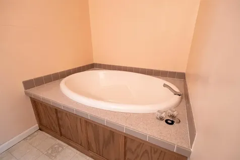 11 Henry Drive Effingham NH 03882-4406
