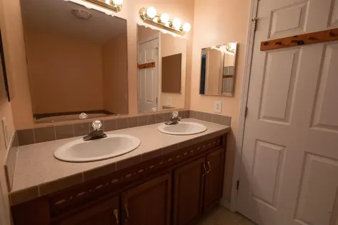11 Henry Drive Effingham NH 03882-4406