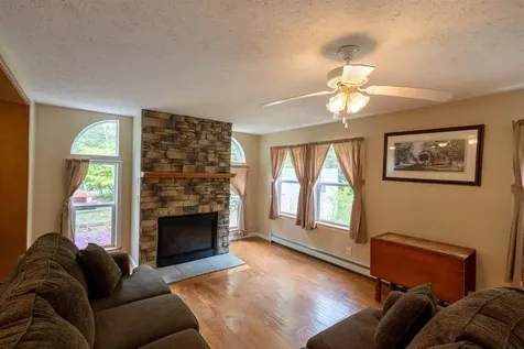 11 Henry Drive Effingham NH 03882-4406