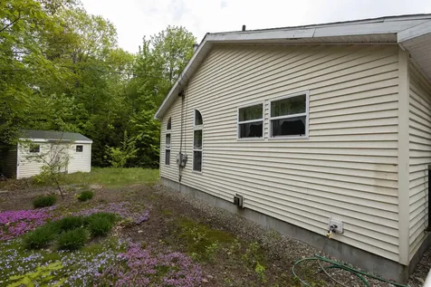 11 Henry Drive Effingham NH 03882-4406
