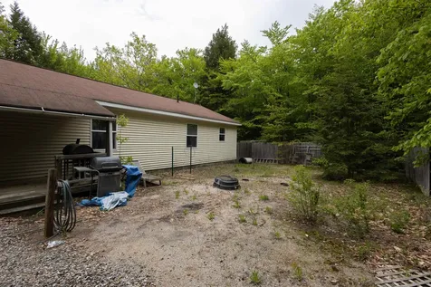 11 Henry Drive Effingham NH 03882-4406