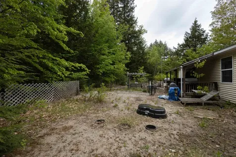 11 Henry Drive Effingham NH 03882-4406