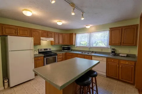 11 Henry Drive Effingham NH 03882-4406