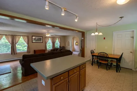 11 Henry Drive Effingham NH 03882-4406
