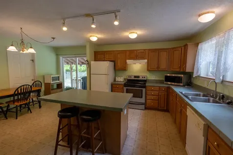11 Henry Drive Effingham NH 03882-4406