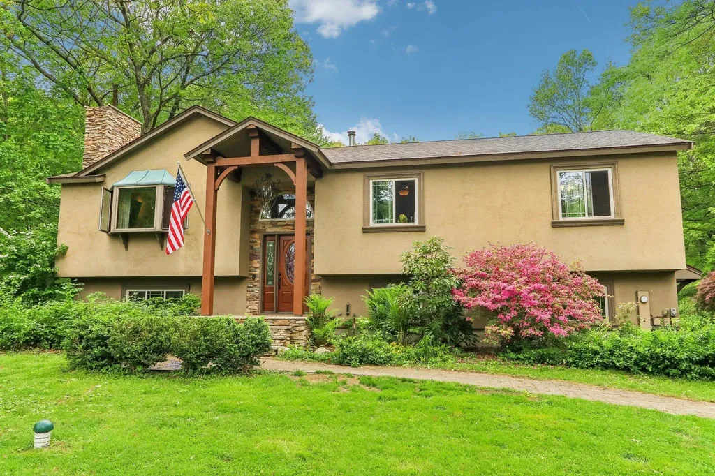 6 Hunter Drive Derry NH 03038