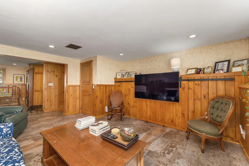 37 Port Wedeln Road Wolfeboro NH 03894