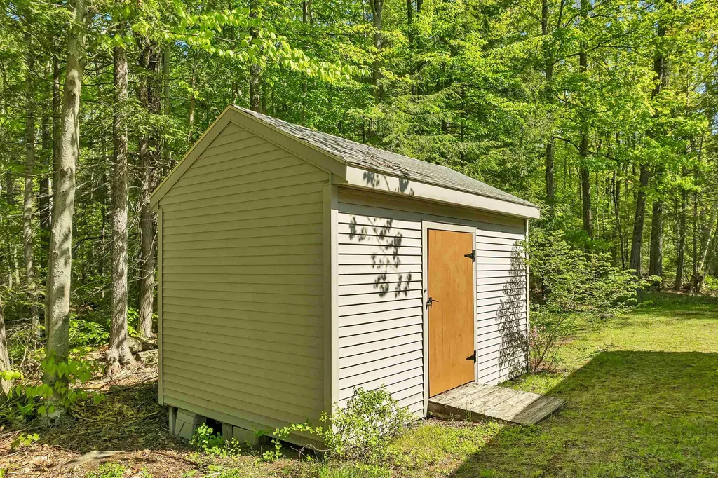 37 Port Wedeln Road Wolfeboro NH 03894