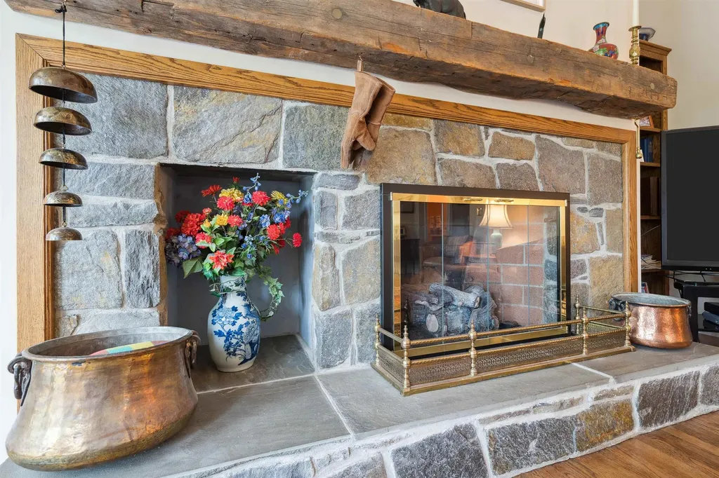 126 Primrose Lane Hartford VT 05059