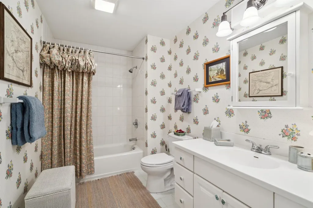 126 Primrose Lane Hartford VT 05059