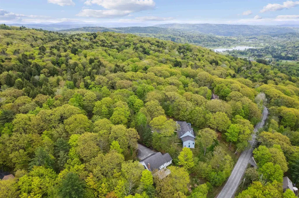 126 Primrose Lane Hartford VT 05059