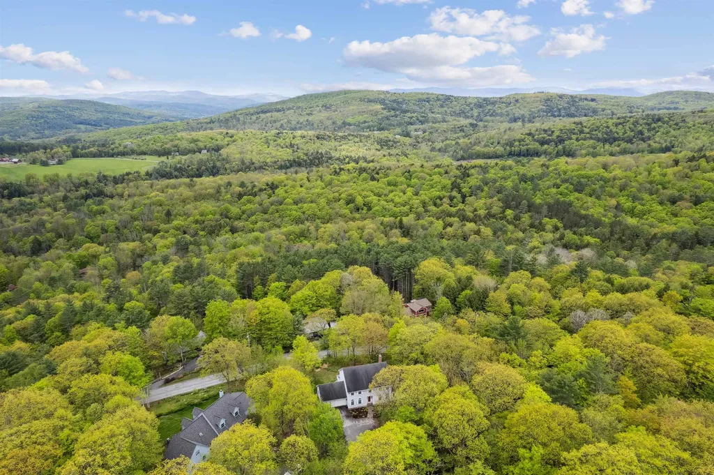 126 Primrose Lane Hartford VT 05059
