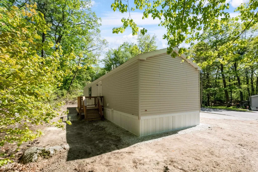 10 Fullam Circle Allenstown NH 03275