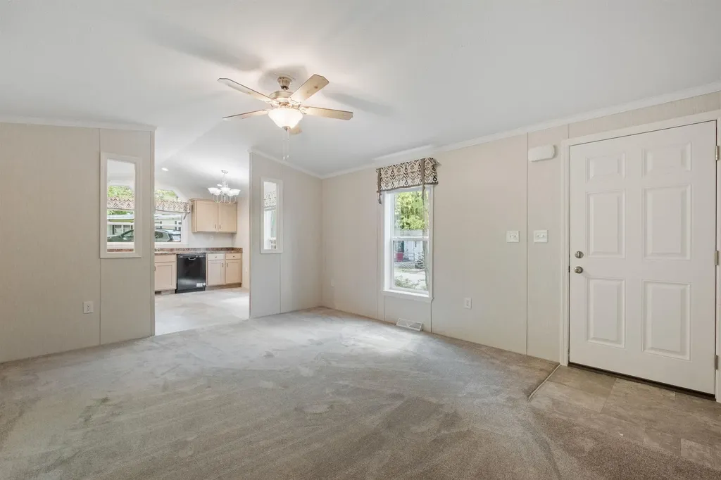 10 Fullam Circle Allenstown NH 03275