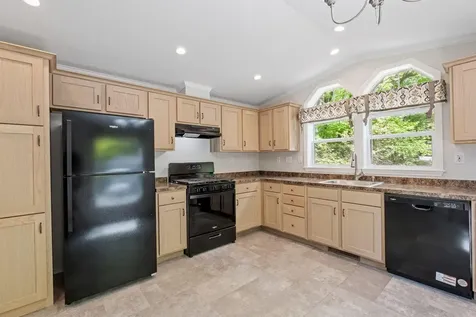 10 Fullam Circle Allenstown NH 03275