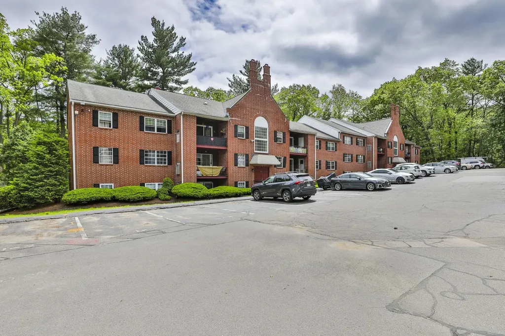1 Louisburg Square Nashua NH 03060