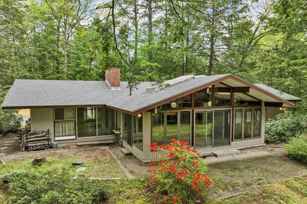 25 Wendover Way Bedford NH 03110