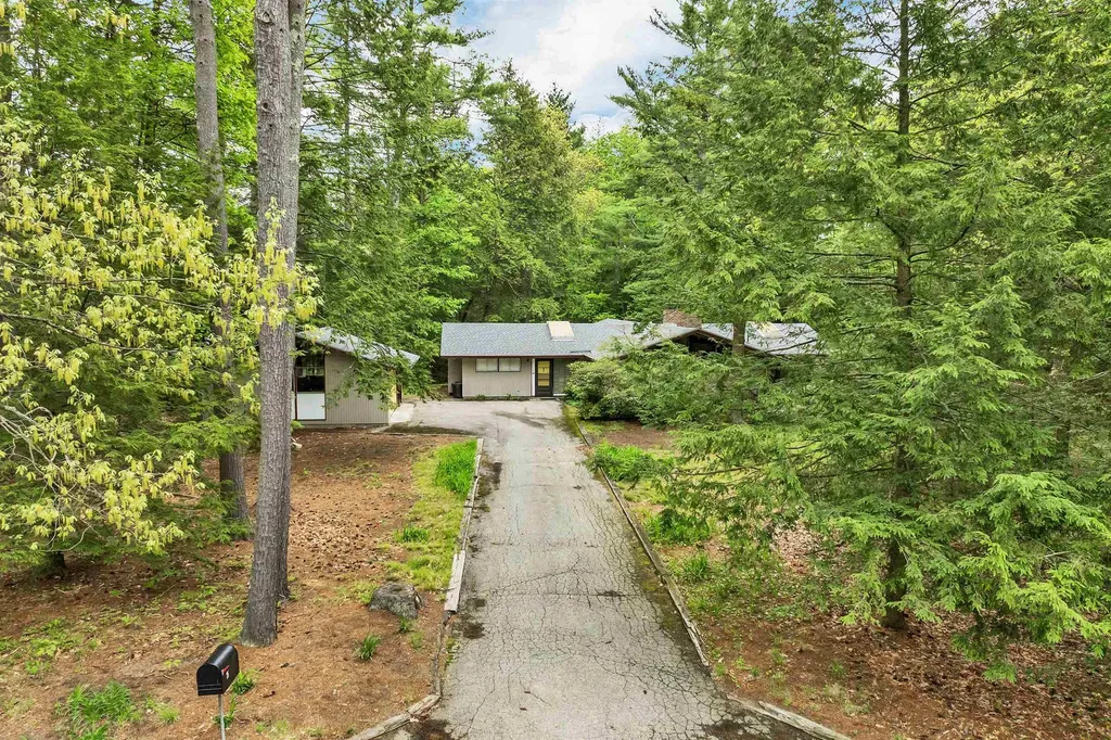 25 Wendover Way Bedford NH 03110