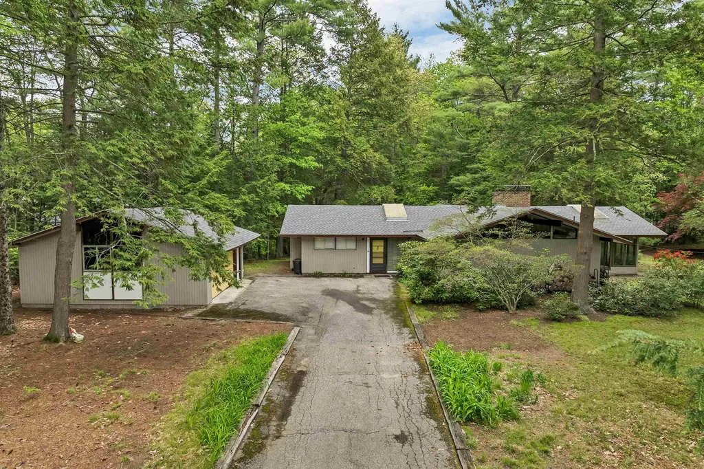 25 Wendover Way Bedford NH 03110