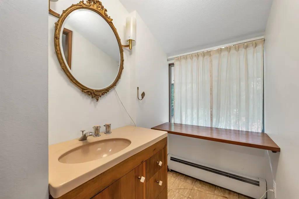 25 Wendover Way Bedford NH 03110