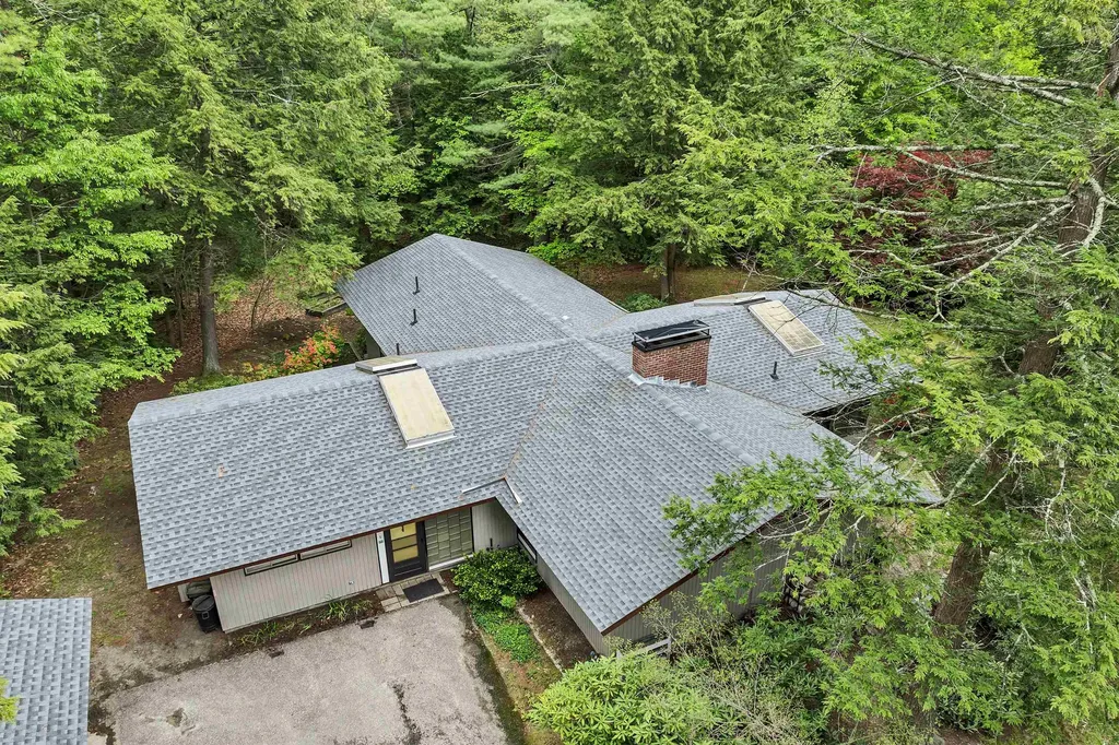25 Wendover Way Bedford NH 03110