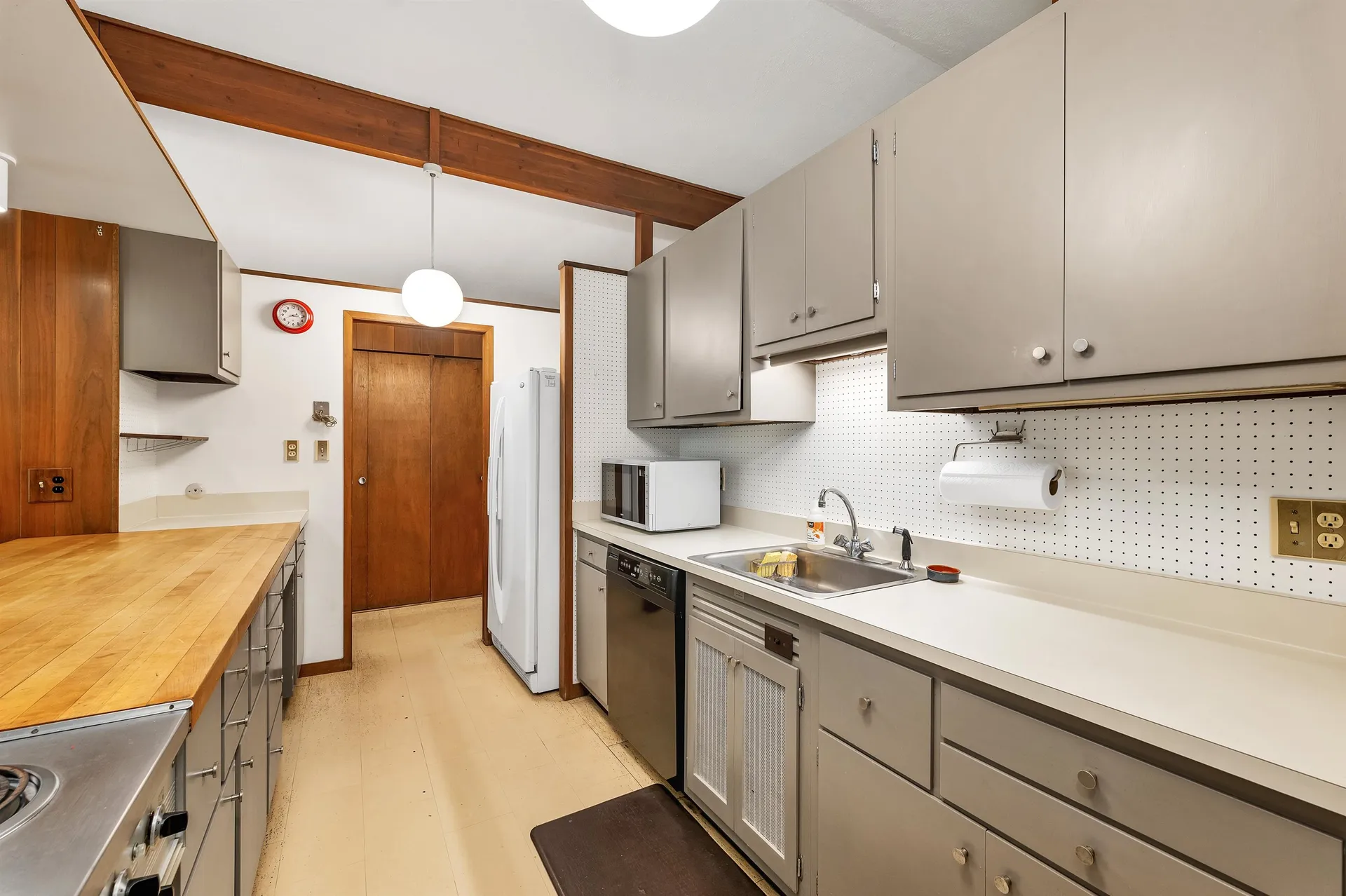 25 Wendover Way Bedford NH 03110