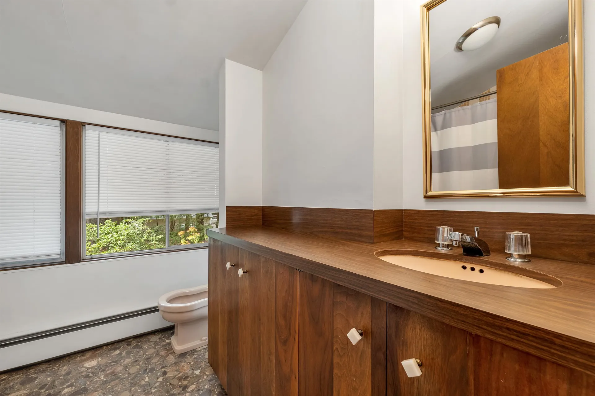 25 Wendover Way Bedford NH 03110
