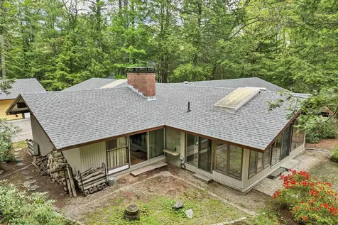 25 Wendover Way Bedford NH 03110