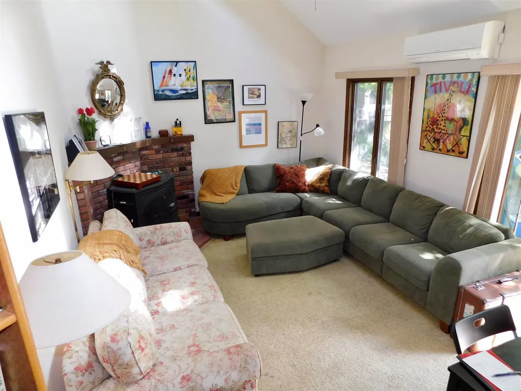 43 Old Beach Circle Grantham NH 03753