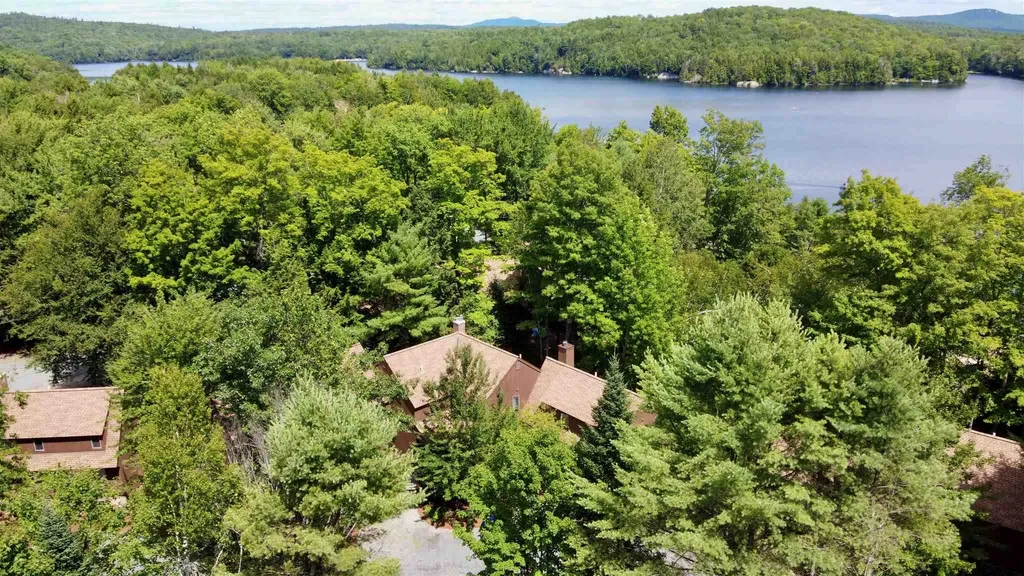 43 Old Beach Circle Grantham NH 03753