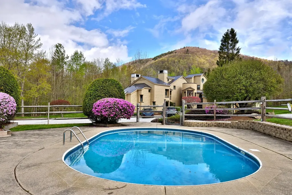 55 Fox Hollow Village Mendon VT 05701